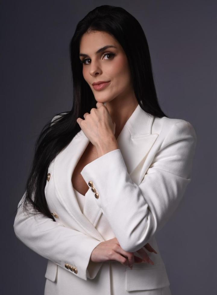 Dra. Luiza Dias.